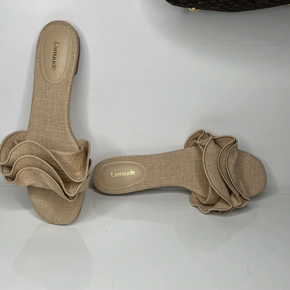 Larroudé Sz 11 Ivy Beige Raffia Ruffle Flat Slip On Sandals - New Unworn
